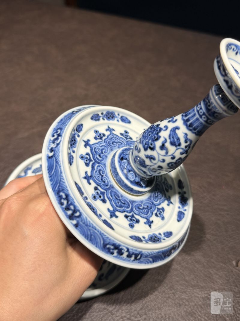 清乾隆 青花缠枝莲纹烛台 - 图12